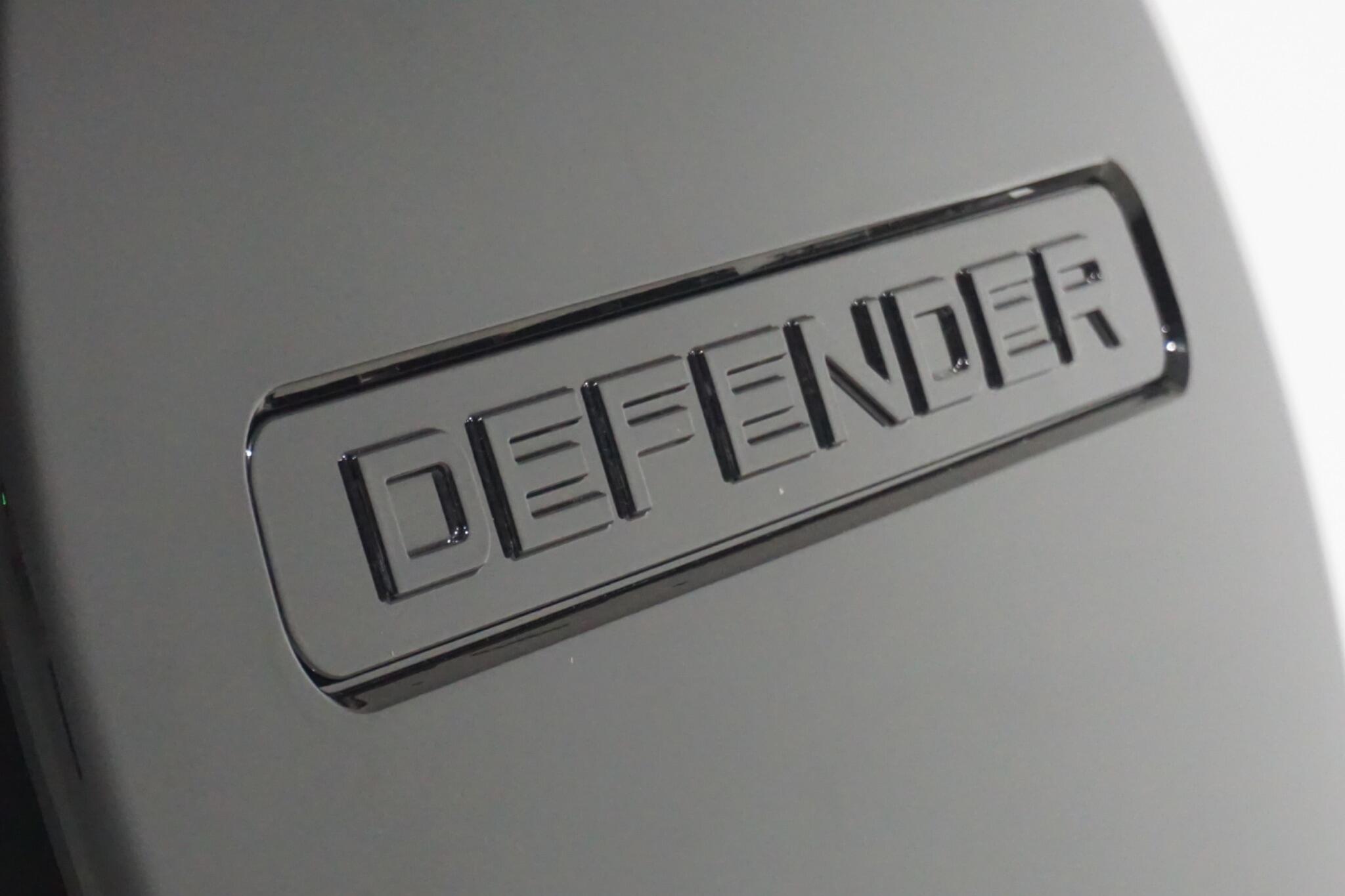 Land Rover Defender 110 3.0 D250 MHEV HSE Hard Top SUV 5dr Diesel Auto 4WD MWB Euro 6 (s/s) (250 ps)